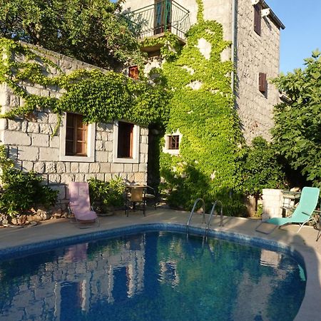 Holiday Home Villa Kastel Zrnovo Buitenkant foto