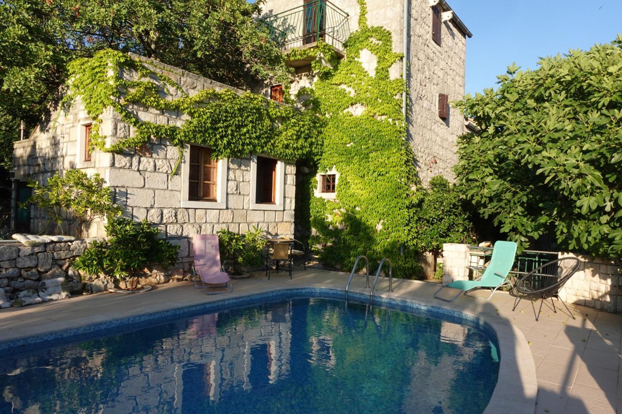 Holiday Home Villa Kastel Zrnovo Buitenkant foto