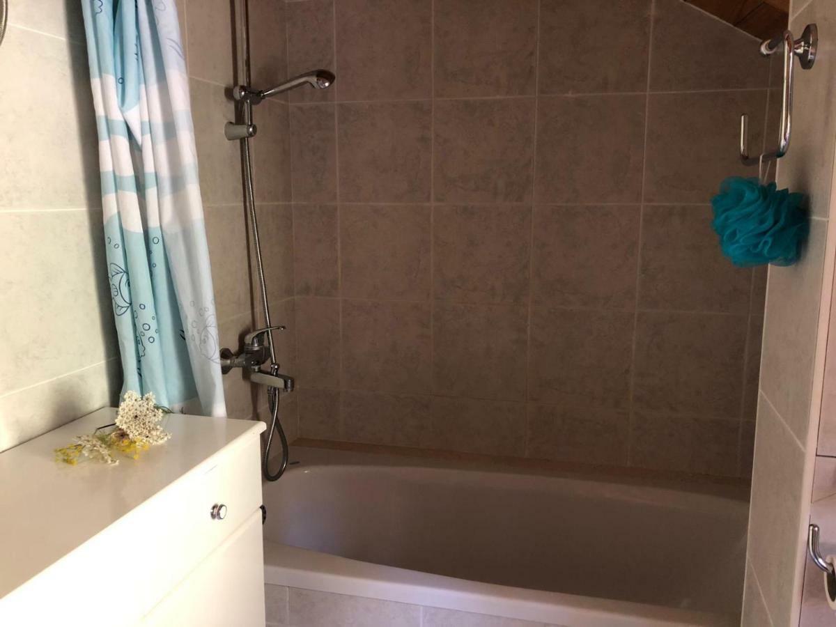 Holiday Home Villa Kastel Zrnovo Buitenkant foto