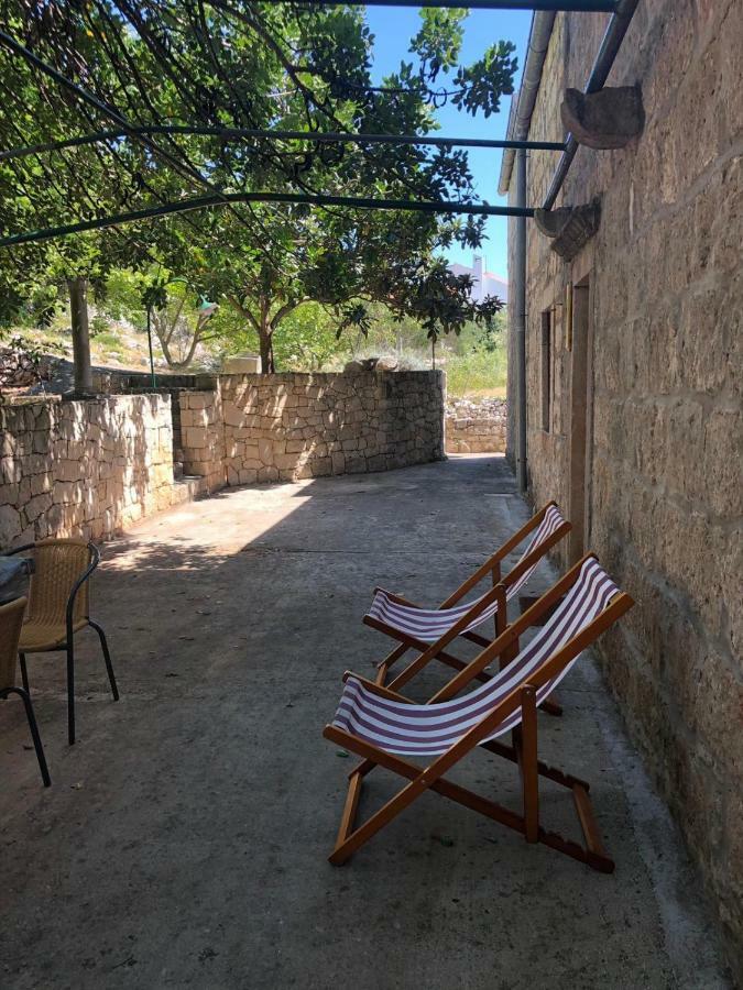 Holiday Home Villa Kastel Zrnovo Buitenkant foto