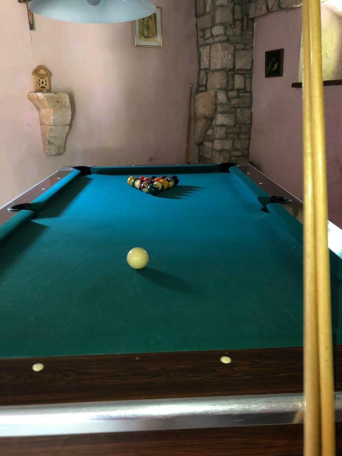Holiday Home Villa Kastel Zrnovo Buitenkant foto