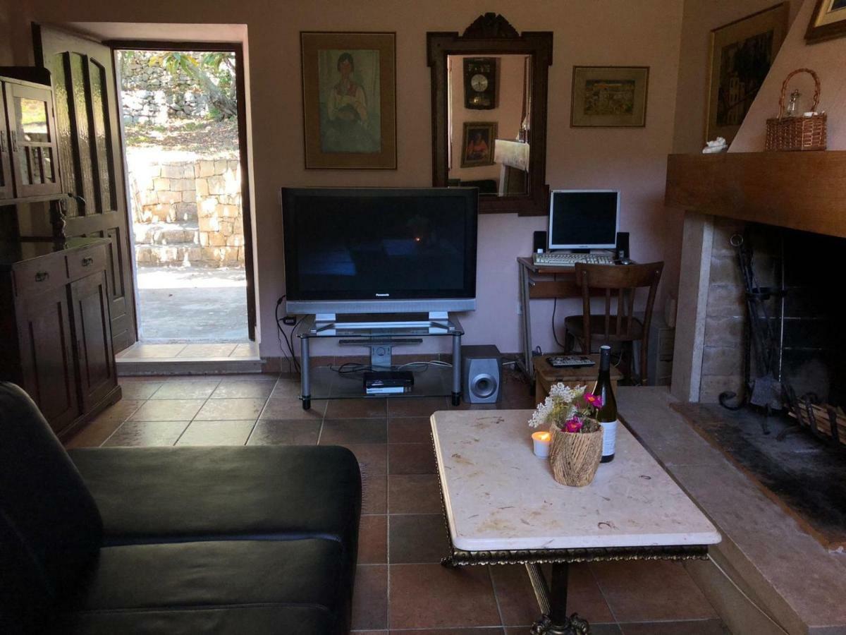 Holiday Home Villa Kastel Zrnovo Buitenkant foto