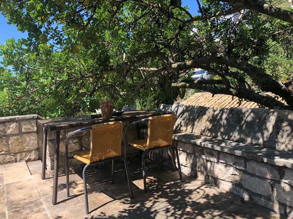 Holiday Home Villa Kastel Zrnovo Buitenkant foto