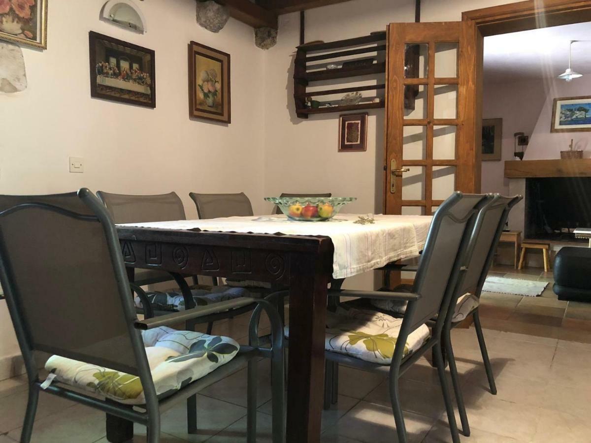 Holiday Home Villa Kastel Zrnovo Buitenkant foto