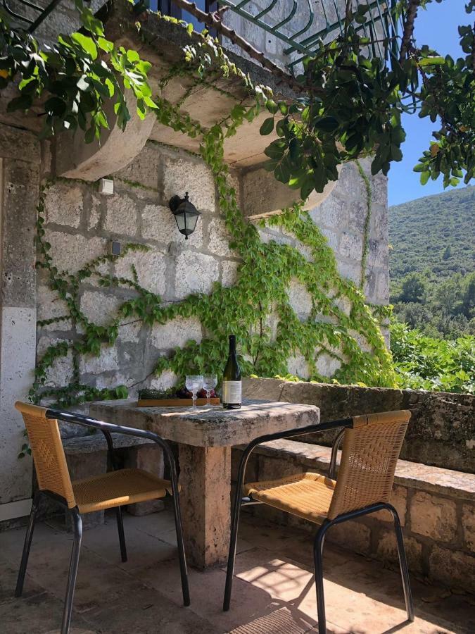 Holiday Home Villa Kastel Zrnovo Buitenkant foto