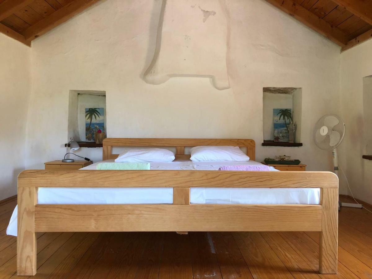 Holiday Home Villa Kastel Zrnovo Buitenkant foto