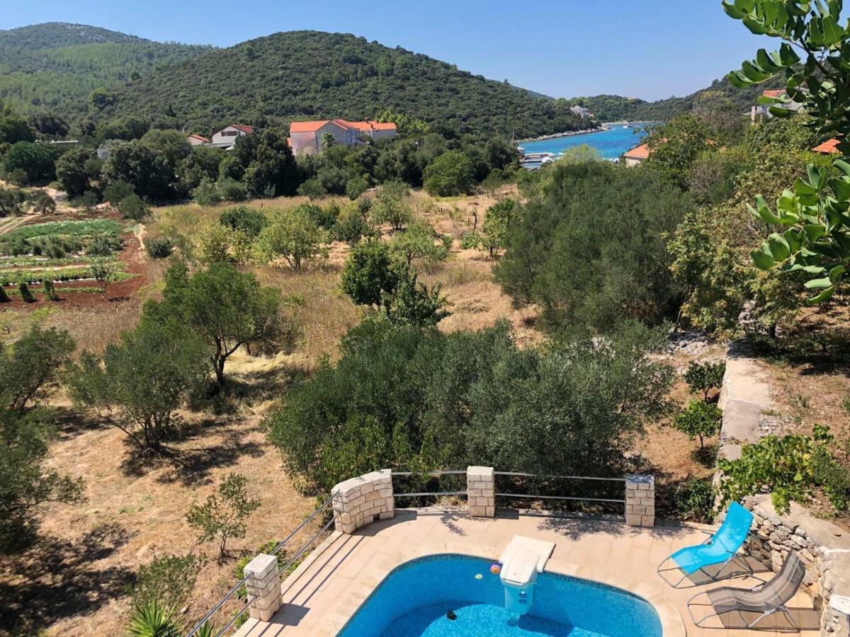 Holiday Home Villa Kastel Zrnovo Buitenkant foto